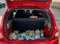 quantia-encontrada-em-porta-malas-de-carro-que-ficou-abandonado-por-15-dias-ultrapassa-r$-1-milhao,-diz-policia