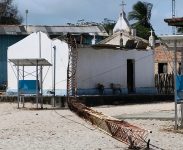 video:-torre-de-comunicacao-cai-em-cima-de-igreja-catolica-no-interior-do-maranhao;-nao-ha-registro-de-feridos