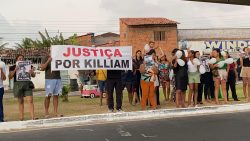 video:-familia-e-amigos-de-jovem-morto-por-guarda-municipal-de-sao-luis-durante-surto-fazem-passeata-por-justica