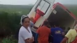 video:-ambulancia-tomba-no-acostamento-na-br-316,-no-interior-do-maranhao